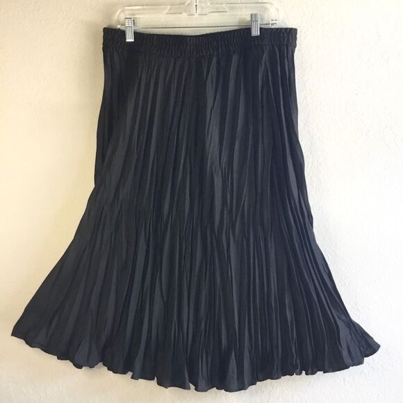 Classic black crinkle maxi skirt witchy hippie boho beachy Sz Large floaty flowy - Picture 1 of 4